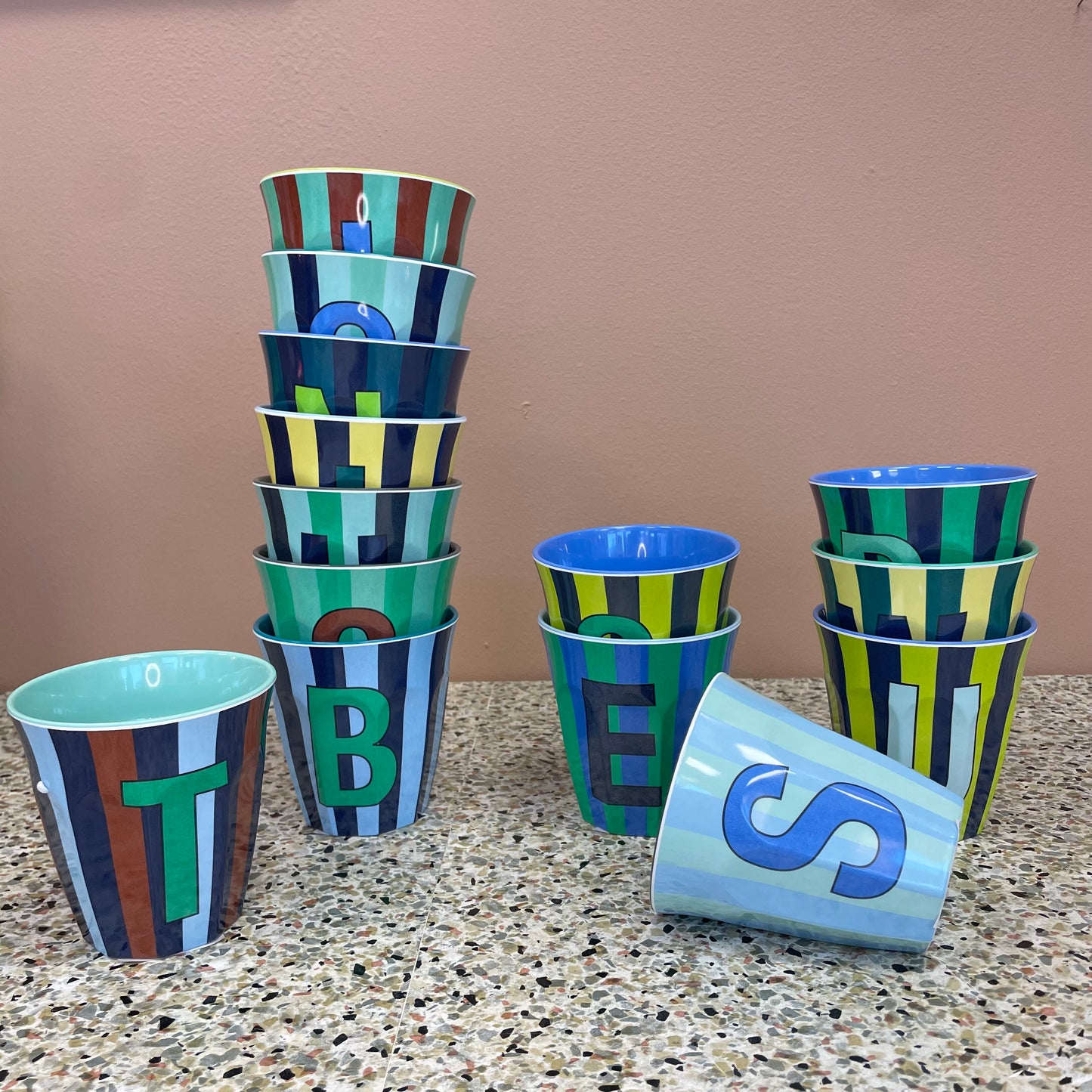 Gobelet alphabet rayé 🦋(bleu)