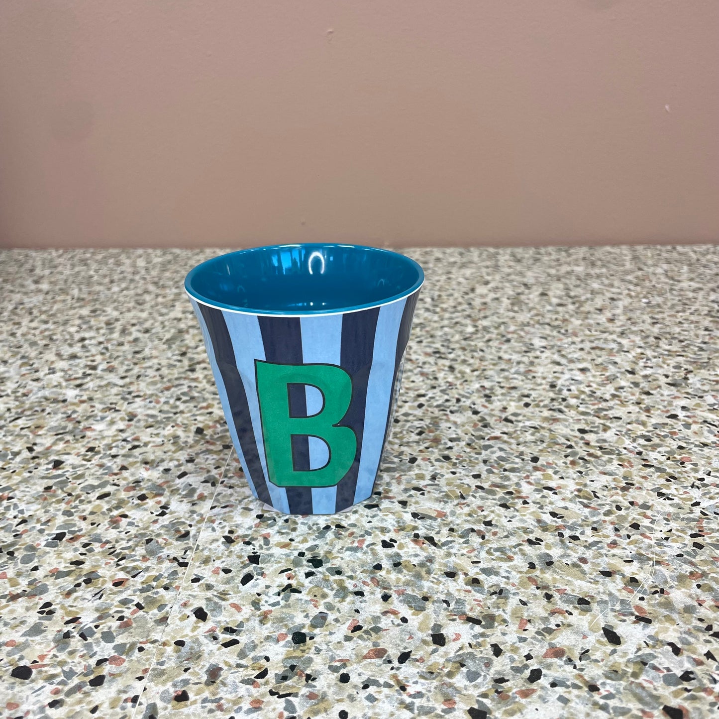Gobelet alphabet rayé 🦋(bleu)